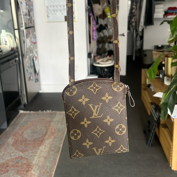 Louis Vuitton phone purse - Picture 5 of 10